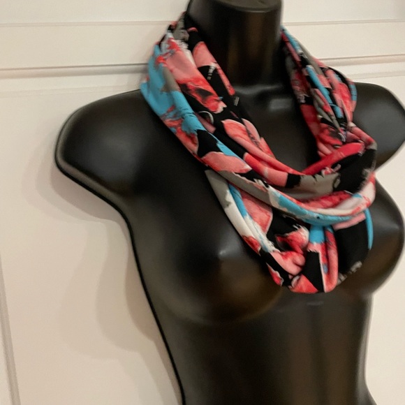 Beautiful infinity skarf- like brand new- fantastic quality - Picture 5 of 5
